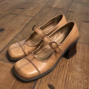 60’s inspired heels!